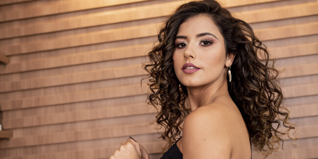 Passo a passo para obter o cabelo cacheado perfeito